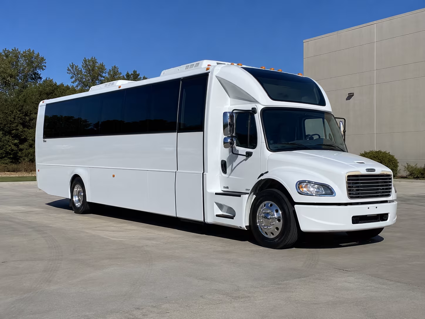 dayton 28 passenger party bus